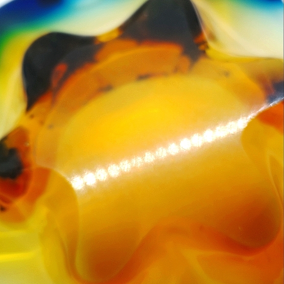 Sold    Vintage Mid Century Modern Hand Blown Art Glass Bowl Flower Shaped - Picture 3 of 11